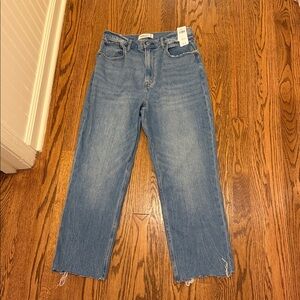 Abercrombie & Fitch NWT the ankle straight ultra high rise. Size 29